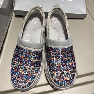 Bzees shoes size 7 m